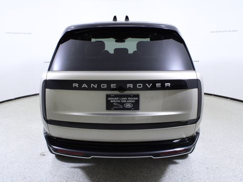 Used 2025 Land Rover Range Rover Long Wheelbase SE image 6