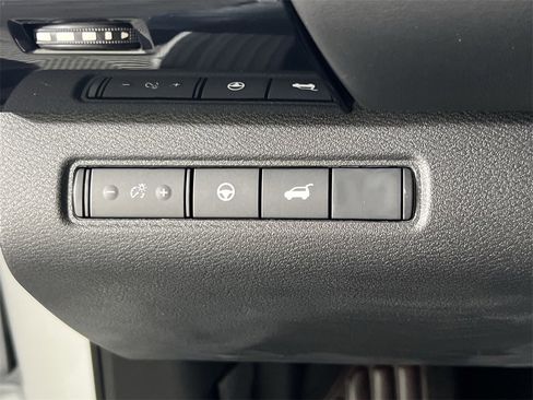 New 2025 Nissan Pathfinder SV image 19