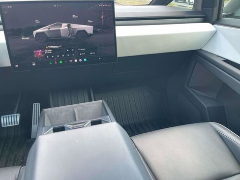 Used 2024 Tesla Cybertruck AWD Crew Cab image 16