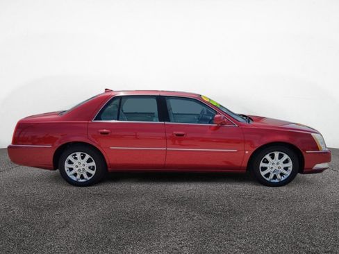 Used 2009 Cadillac DTS w/ Sun And Navigation Package FWD image 9