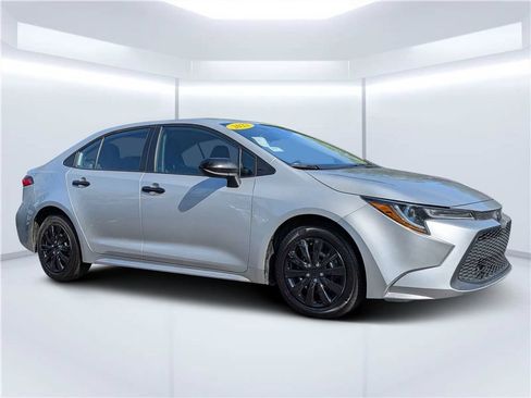 Used 2022 Toyota Corolla LE FWD image 1