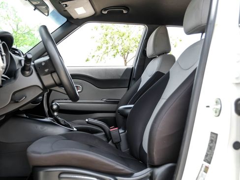 Used 2017 Kia Soul w/ Convenience Package FWD image 4