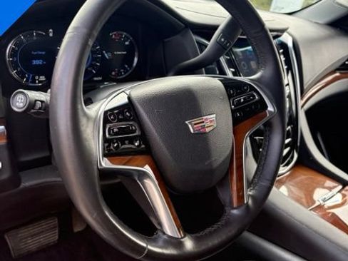 Used 2016 Cadillac Escalade Luxury AWD/4WD image 16
