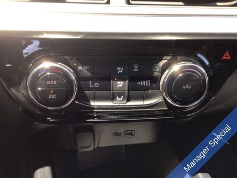 Used 2025 Chevrolet Trax LT FWD image 29