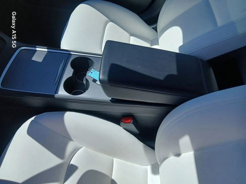 Used 2023 Tesla Model 3 Standard Range image 9