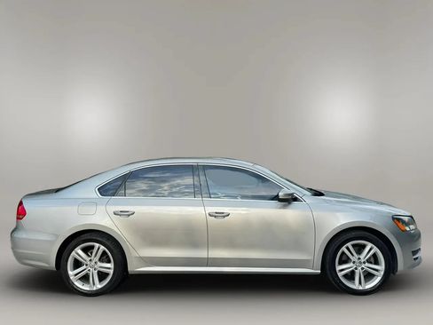 Used 2014 Volkswagen Passat 1.8T SE FWD image 4
