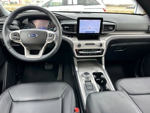Used 2023 Ford Explorer XLT w/ Equipment Group 202A image 12