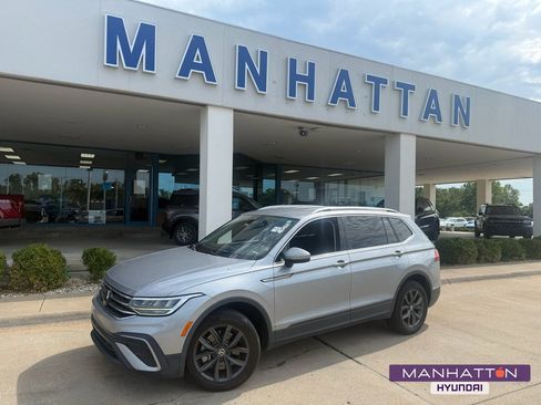 Used 2023 Volkswagen Tiguan SE FWD image 1