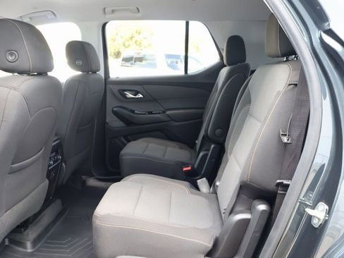 Used 2020 Chevrolet Traverse LT image 12