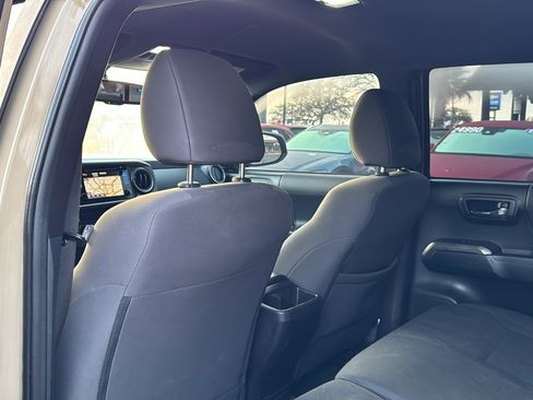 Used 2016 Toyota Tacoma TRD Sport w/ Towing Package image 17