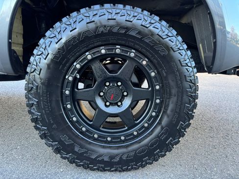 Used 2017 Nissan Frontier SV w/ SV Value Truck Package AWD/4WD image 19