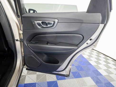 Used 2025 Volvo XC60 B5 Plus image 16