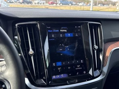 Used 2024 Volvo S60 B5 Plus image 21