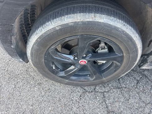 Used 2019 Jaguar F-PACE Premium image 6