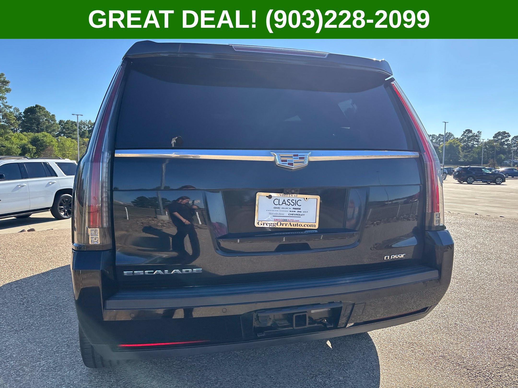 Used 2018 Cadillac Escalade Luxury AWD/4WD image 7