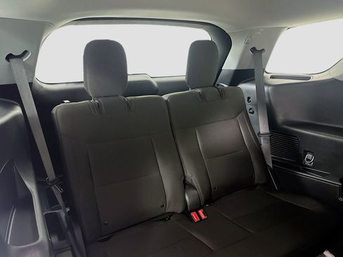 Used 2023 Ford Explorer XLT AWD/4WD image 27