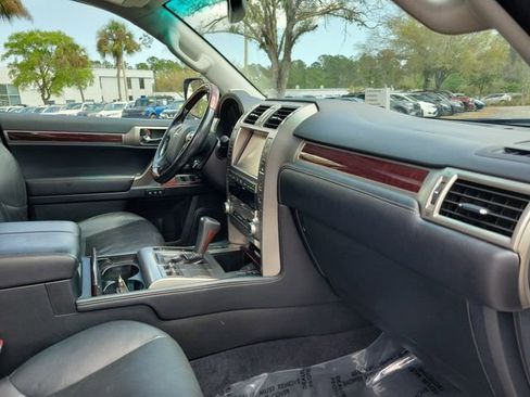 Used 2017 Lexus GX 460 Premium w/ Premium Package image 32