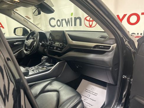 Used 2024 Toyota Highlander XLE AWD/4WD image 10