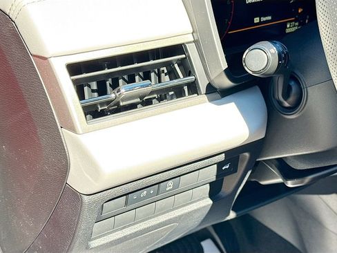 New 2026 Mitsubishi Outlander SE image 10