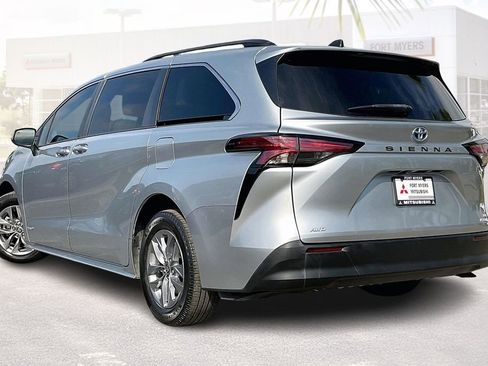 Used 2021 Toyota Sienna LE w/ LE Plus Package AWD/4WD image 31
