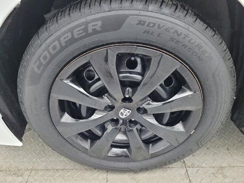 Used 2021 Toyota Corolla LE image 31