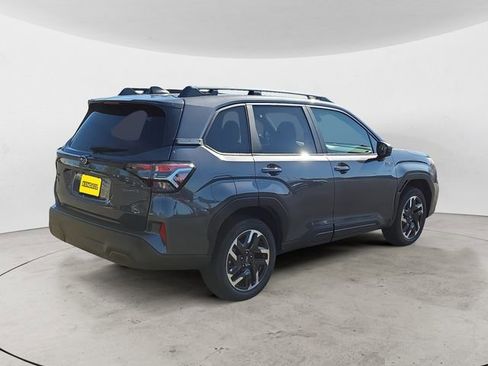 Used 2025 Subaru Forester Premium image 5