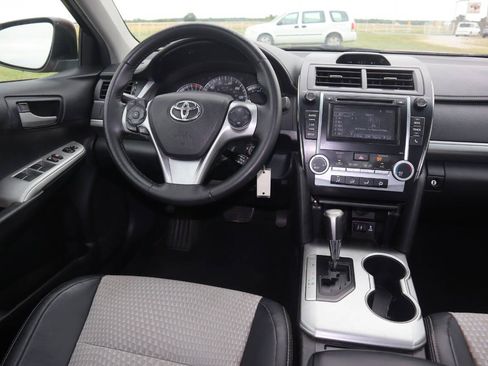 Used 2014 Toyota Camry SE FWD image 26