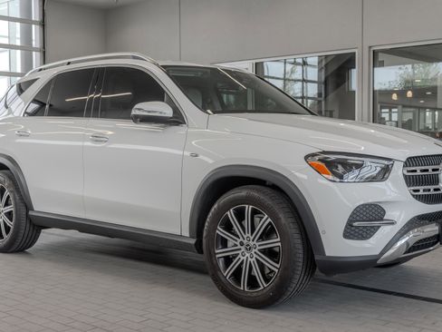 Certified 2025 Mercedes-Benz GLE 450e 4MATIC w/ Driver Assistance Package image 11