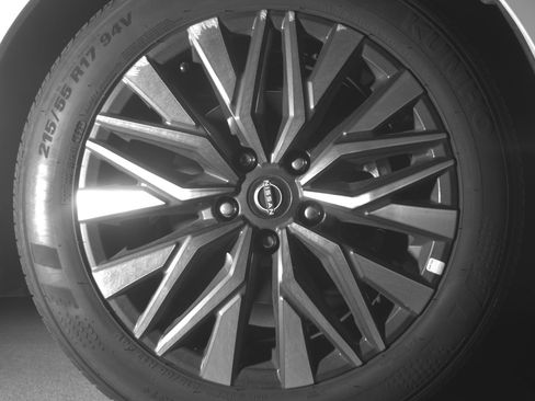 Used 2025 Nissan Altima 2.5 SV FWD image 13