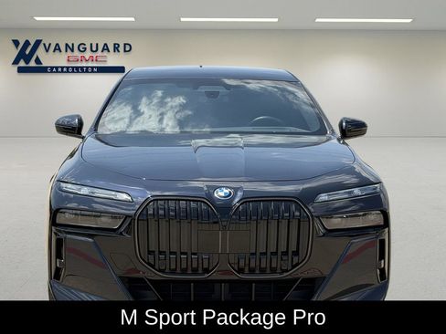 Used 2025 BMW i7 xDrive60 w/ Executive Package AWD/4WD image 3