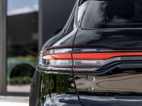 Used 2025 Porsche Macan image 14