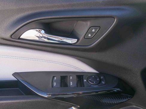 New 2026 Chevrolet Trax LT w/ LT Convenience Package FWD image 19