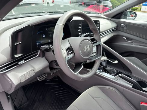 Used 2025 Hyundai Elantra Sport FWD image 14