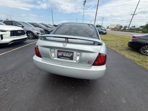 Used 2004 Nissan Sentra SE-R Spec V w/ Sunroof Pkg image 4