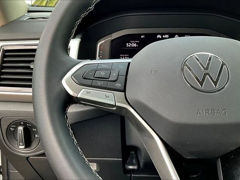 Used 2023 Volkswagen Atlas SE AWD/4WD image 9