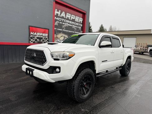 Used 2018 Toyota Tacoma TRD Sport image 8