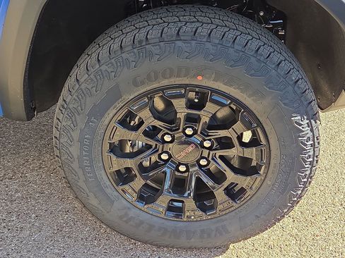 New 2026 GMC Canyon Elevation w/ Convenience Package image 6