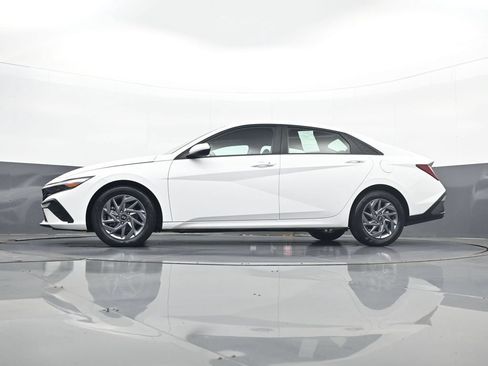 Certified 2024 Hyundai Elantra SEL FWD image 29