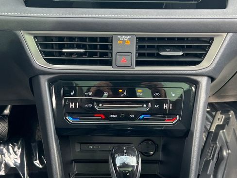 New 2026 Volkswagen Taos SE image 18