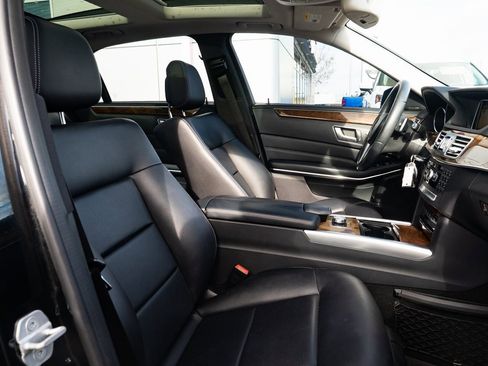 Used 2014 Mercedes-Benz E 250 BlueTEC Sedan w/ Premium 1 Package image 26