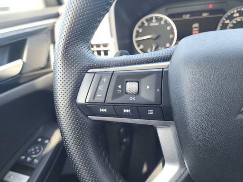 Used 2025 Mitsubishi Outlander SE AWD/4WD image 34