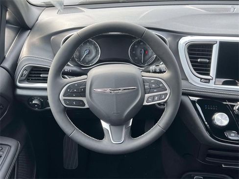 New 2026 Chrysler Pacifica Select image 34