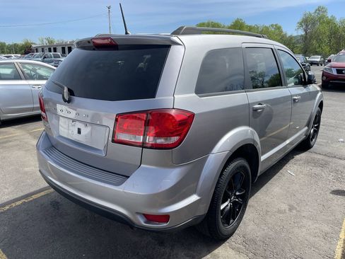 Used 2019 Dodge Journey SE w/ Blacktop Package image 4