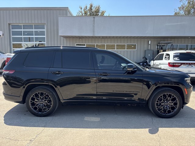 Used 2023 Jeep Grand Cherokee L Summit AWD/4WD image 2
