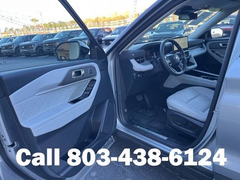 Used 2025 Ford Explorer Platinum w/ Ultimate Package image 4