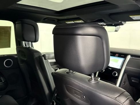Certified 2025 Land Rover Discovery Dynamic SE AWD/4WD image 26