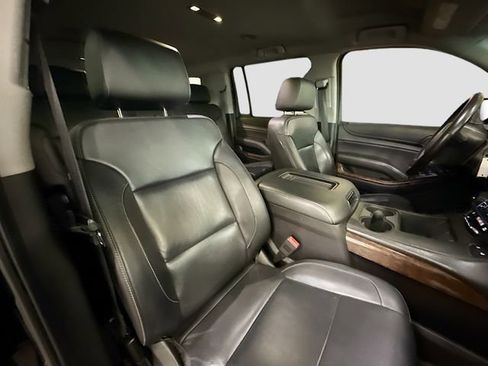 Used 2018 Chevrolet Suburban LT image 31