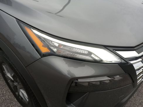 Used 2025 Nissan Rogue S FWD image 28