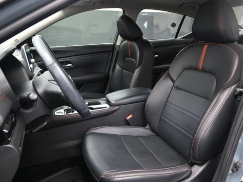 Used 2025 Nissan Sentra SR w/ SR Premium Package FWD image 21