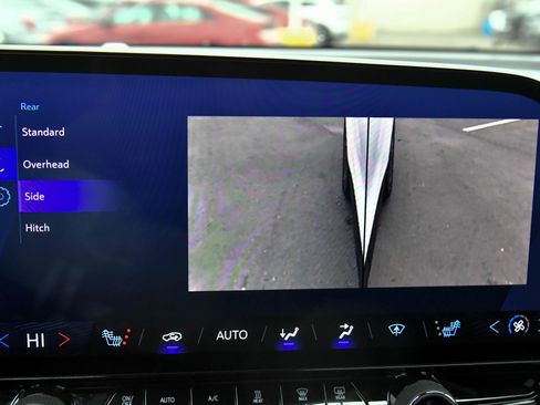 Used 2024 Chevrolet Blazer EV LT image 21